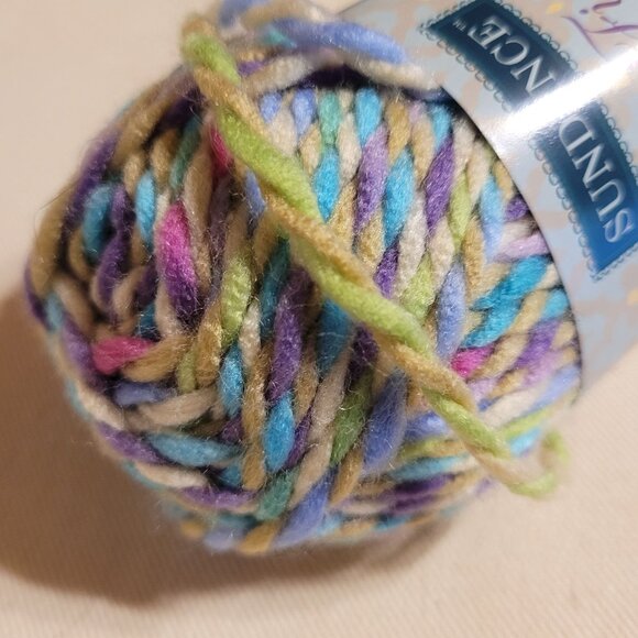 Sundance Yarn Tulip Fields Lot 14 Gladioli 0003 100% Acrylic 1.75 oz 43 Yard - Picture 3 of 7